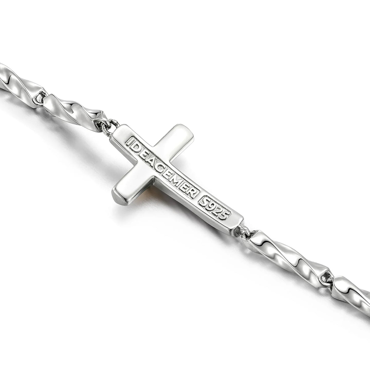 Twisted cross bracelet engraved reverse close-up