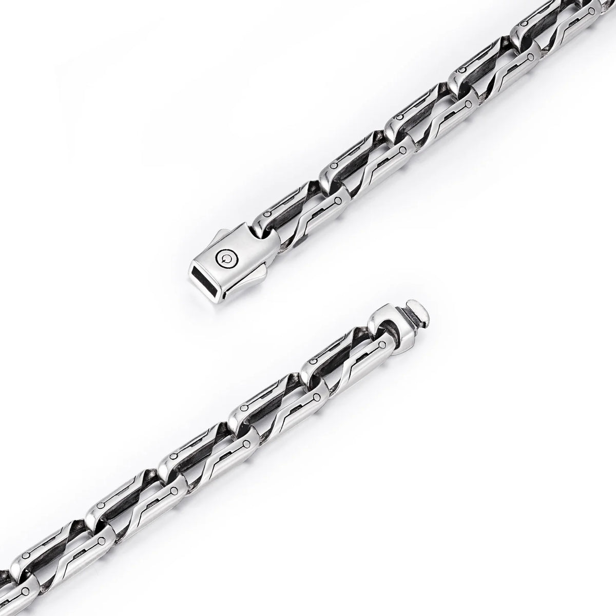 Sterling silver mechanical link close up